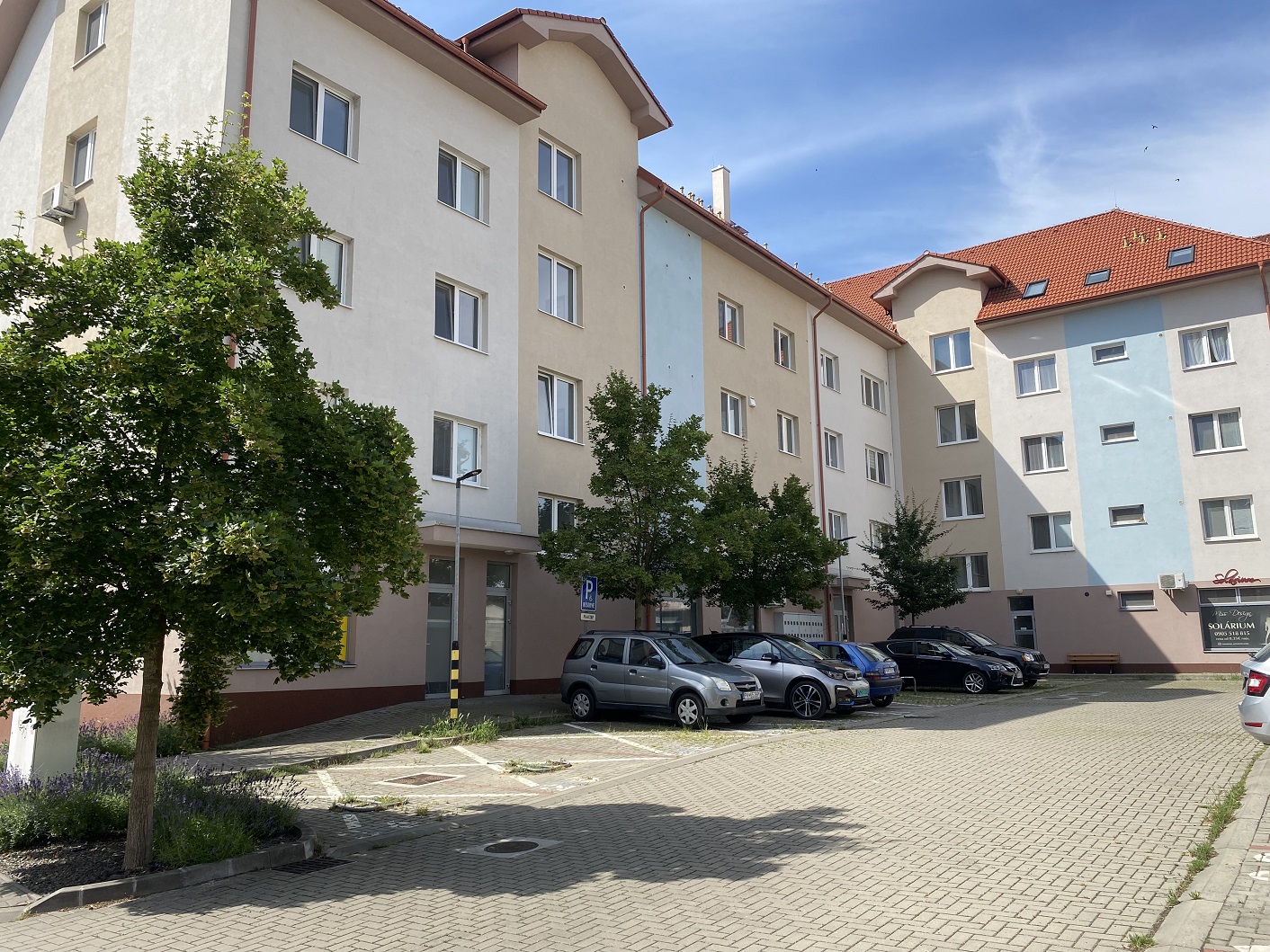 Parkovacie miesto pri novostavbe, Vajanského, Modra