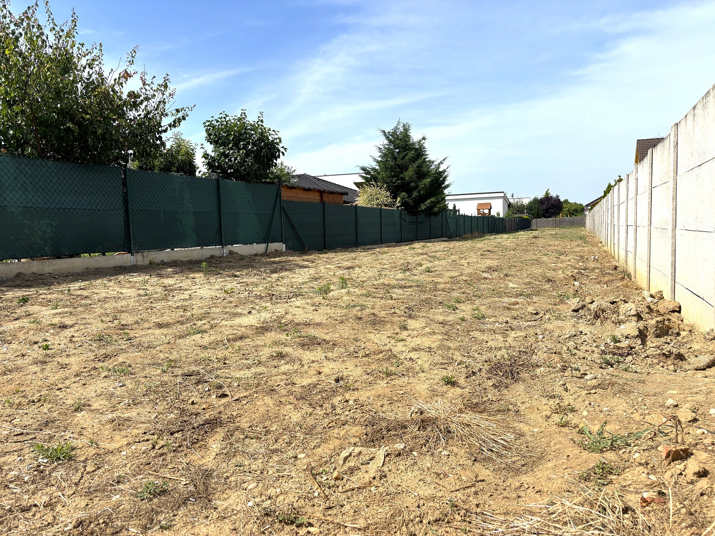 Pozemok 709 m² vo Viničnom – ideálne miesto pre váš domov alebo záhradu